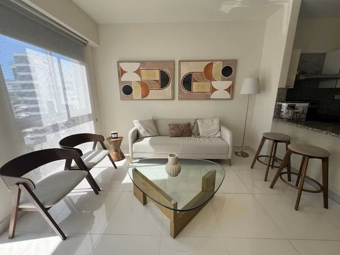 En Paraiso Apartamento Amueblado de Dos Habitaciones y Balcón con vista despejada.