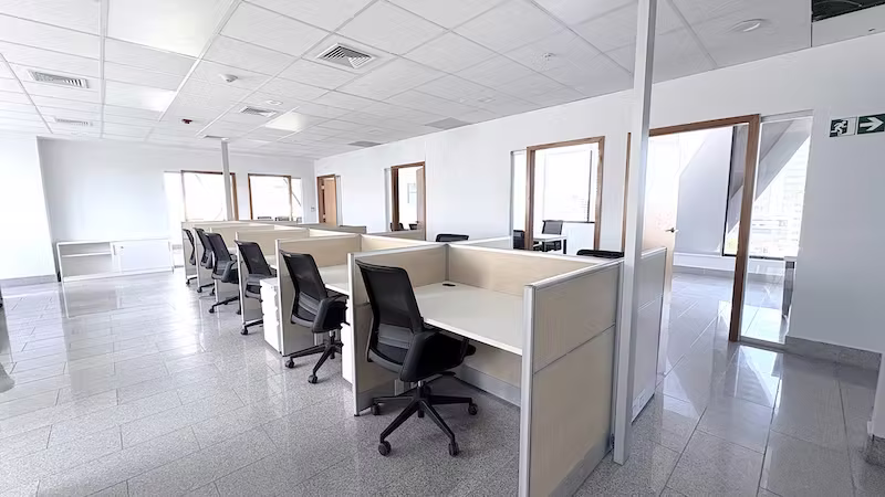 En Serralles Oficina Amueblada en Alquiler US$10,200. - Imagen 2