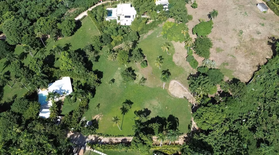Construye Tu Refugio en el Paraíso de Samaná - Imagen 4