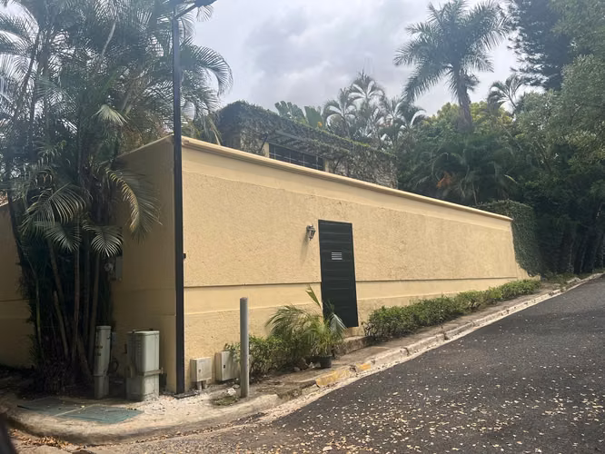 Casa en Los Pinos Venta o Alquiler de dos niveles 4 habitaciones - Imagen 4
