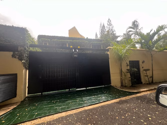Casa en Los Pinos Venta o Alquiler de dos niveles 4 habitaciones - Imagen 2