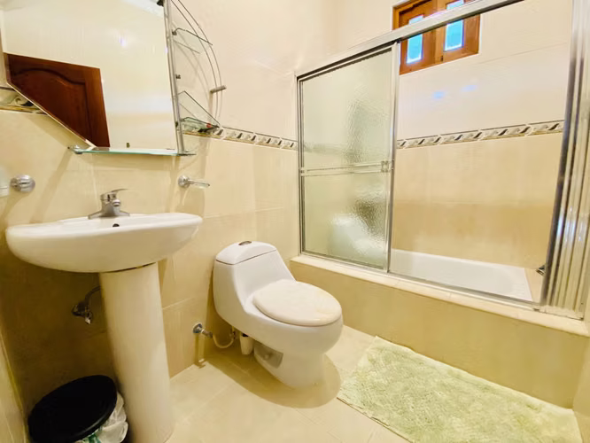 Hermosa y Amplia Casa con 3 Habitaciones + Estudio y Patio Trasero de Venta en El Dorado I! - Imagen 7