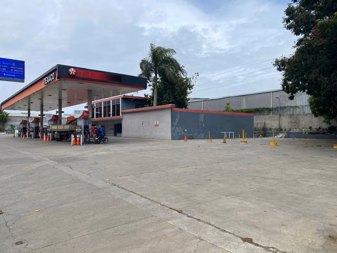 Terreno - Local Comercial en Alquiler en Av. Luperón. - Imagen 3