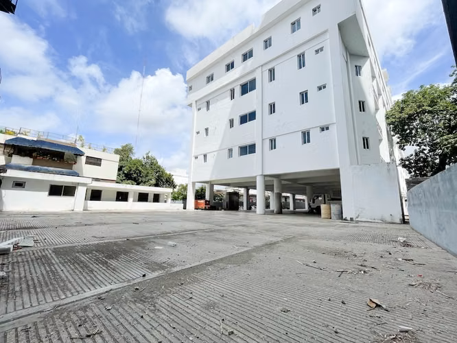 Edificio Completo para Venta y Alquiler. 4,000 m2 de construcción. 50 parqueos - Imagen 2