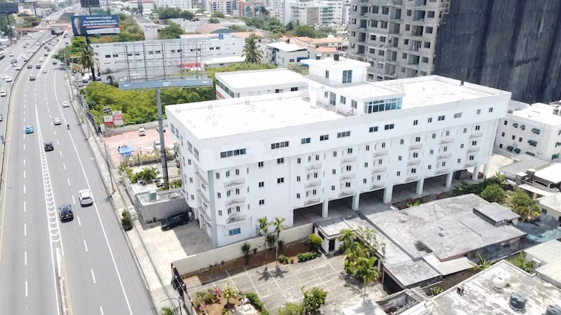 Edificio Completo para Venta y Alquiler. 4,000 m2 de construcción. 50 parqueos