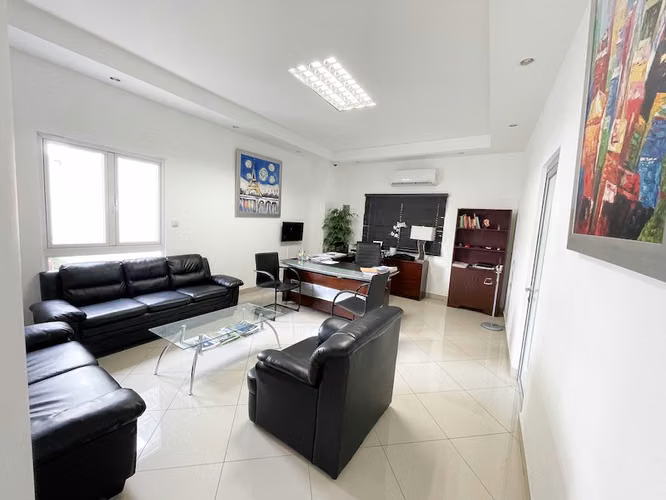 Edificio Completo para Venta y Alquiler. 4,000 m2 de construcción. 50 parqueos - Imagen 5