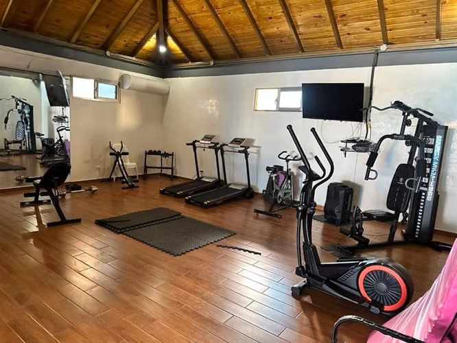 Excelente Apartamento, 2 Habitaciones, 2 Parqueos, Paraíso, Piscina, Gym - Imagen 4