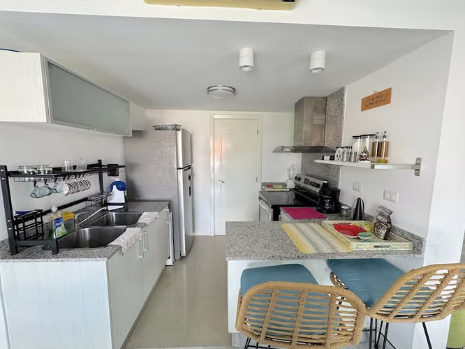 En Playa Nueva Romana Pent House Amueblado en Venta Con Jacuzzy Propio US$1,300. - Imagen 2