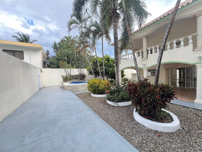 Venta de Exclusiva Residencia en Zona de Alta Demanda, los tres ojos - Imagen 2