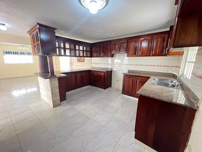Venta de Exclusiva Residencia en Zona de Alta Demanda, los tres ojos - Imagen 4