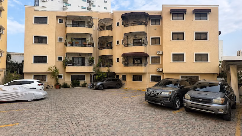 En Evaristo Morales Apartamento en Alquiler de Tres Habitaciones RD$43,800.