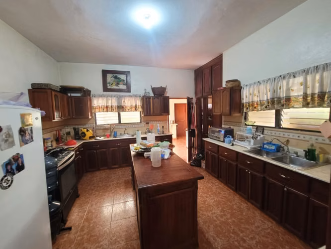 Casa Vacacional en Venta con Piscina en Guayacanes - Imagen 6