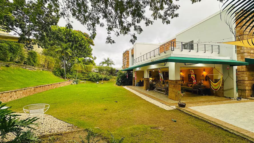 En Altos De Arroyo Hondo III Casa en Venta de Cuatro Habitaciones US$900,000.