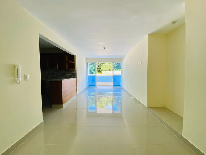 Estupendo Apartamento con 3 Habitaciones, Piscina y 2 Parqueos de Venta en El Embrujo I! - Imagen 5