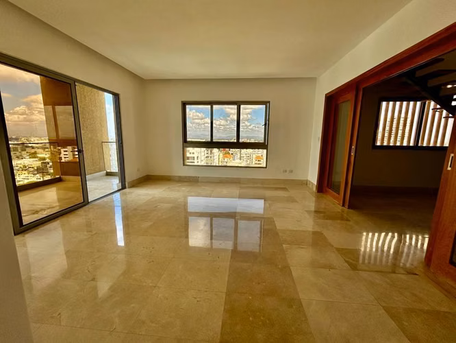 Pent-house en venta de 2 niveles en el Ensanche Paraíso