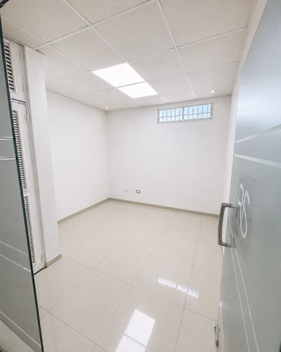 Local / Oficina de 30 m² en Plaza Zona Rosa, Santiago – 1er nivel