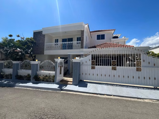 CASA EN RENTA SIN MUEBLES