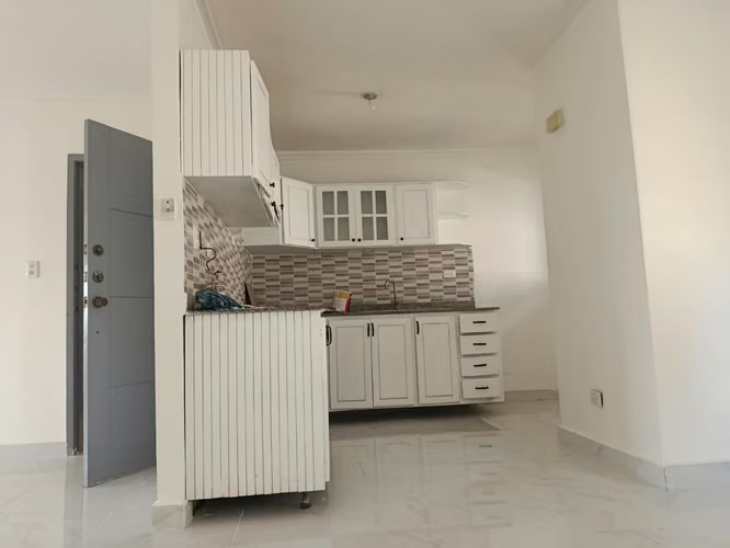 Alquilo Apartamento 4to Piso, Santo Domingo Oeste, 3 Habitaciones - Imagen 2