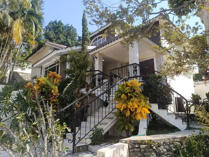 Casa con 2,100 m2, en Alquiler, 4 Habitaciones, Altos De Arroyo Hondo II, Piscina, Terraza