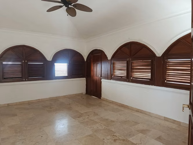 Casa con 2,100 m2, en Alquiler, 4 Habitaciones, Altos De Arroyo Hondo II, Piscina, Terraza - Imagen 8