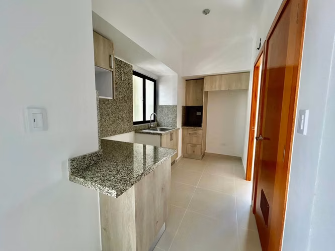 Apartamento en renta con Piscina en Evaristo Morales - Imagen 2