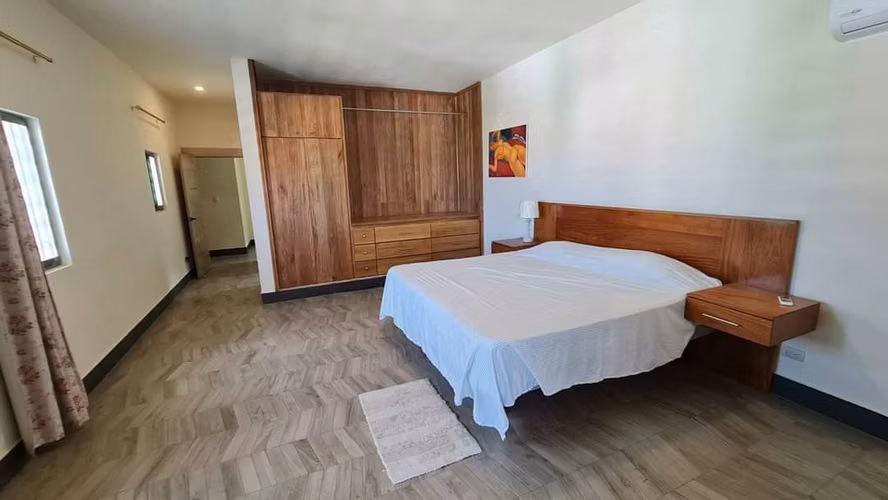 Dueño alquila villa a largo plazo