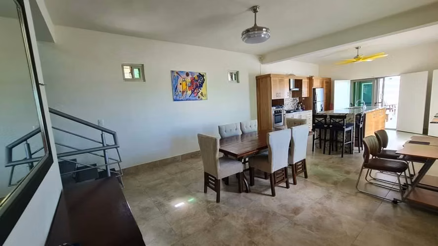 Dueño alquila villa a largo plazo
