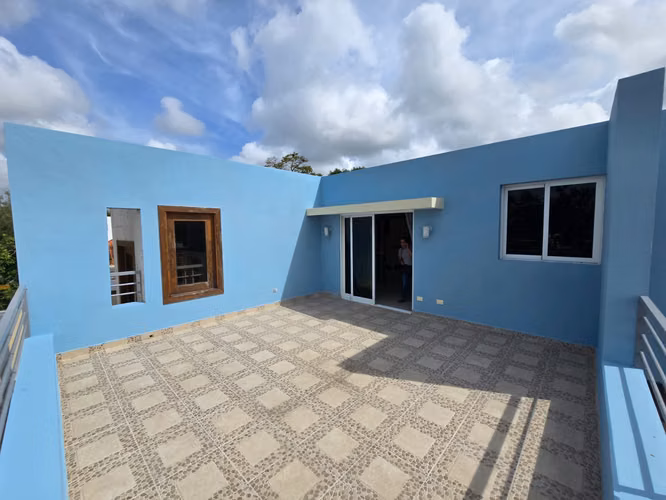 Magnífica Casa de 2 Niveles con 3 Habitaciones y 2 Terrazas de Venta en Reparto Israel, Pontezuela! - Imagen 8