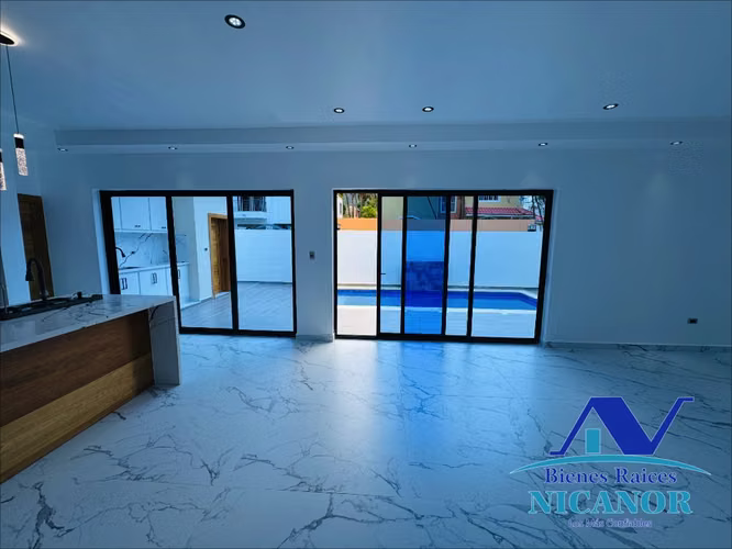 Casa de un nivel 3 habitaciones, 3 baños y piscina - Imagen 4