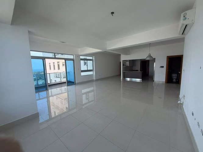 Apartamento piso alto y vista al mar