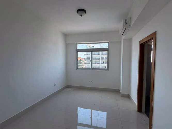 Apartamento piso alto y vista al mar - Imagen 3
