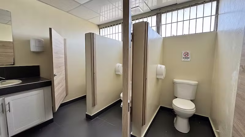 En Naco Oficina en Alquiler 400 m2 en US$11,000. - Imagen 4