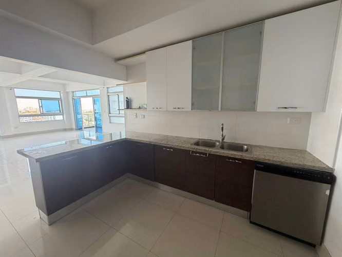 Apartamento piso alto y vista al mar . - Imagen 3