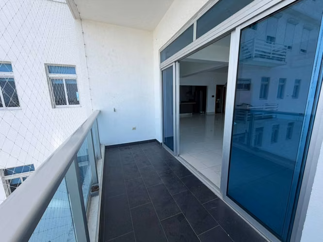 Apartamento piso alto y vista al mar . - Imagen 2