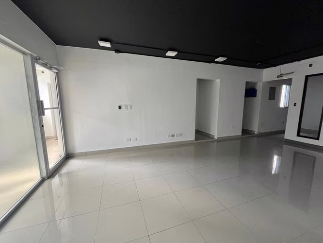 Oficina Alquiler Evaristo Morales de 45 m2 – Segundo Nivel
