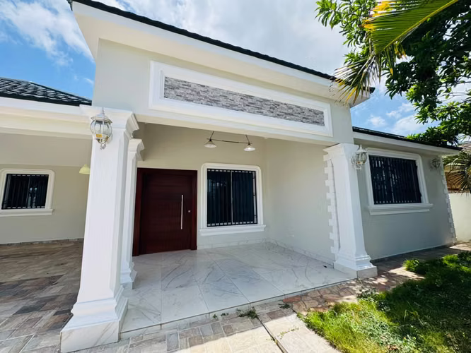 Se alquila casa en residencial cerrado en gurabo - Imagen 2