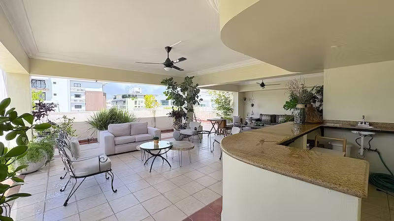 En Evaristo Morales Apartamento en Venta de Tres Habitaciones US$290,000.00