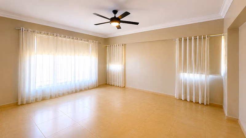 En Evaristo Morales Apartamento en Alquiler de Tres Habitaciones US$1,350. - Imagen 6