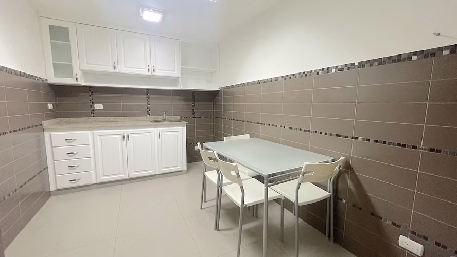 En Bella Vista Oficina en Alquiler US$1,975 - Imagen 8