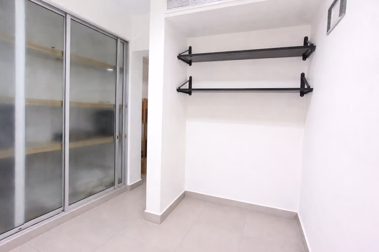 En Bella Vista Oficina en Alquiler US$1,975 - Imagen 3