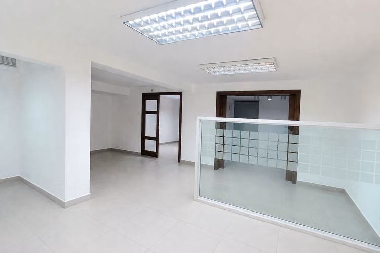 En Bella Vista Oficina en Alquiler US$1,975 - Imagen 4
