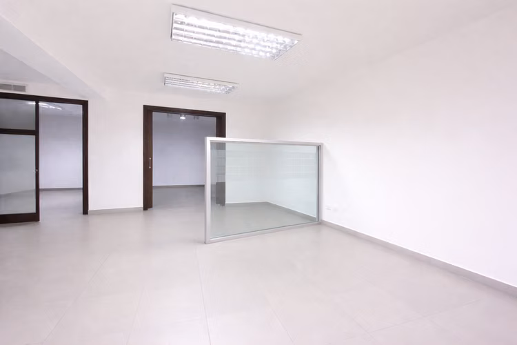 En Bella Vista Oficina en Alquiler US$1,975 - Imagen 2