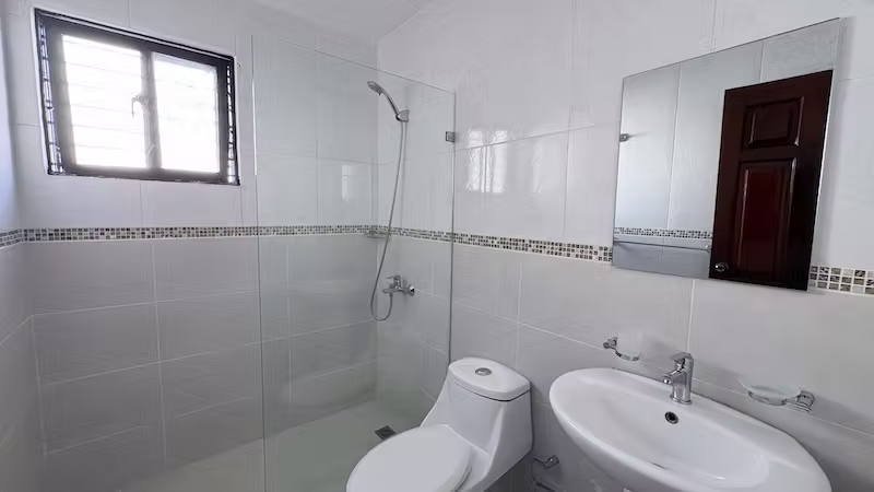 En Los Cacicazgos Casa en Alquiler de Cuatro Habitaciones US$3,500. - Imagen 7
