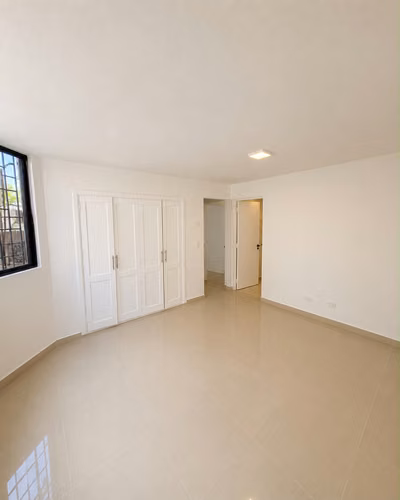 Townhouse / Casa en Alquiler en Piantini | 179 m² | 3 Habitaciones |