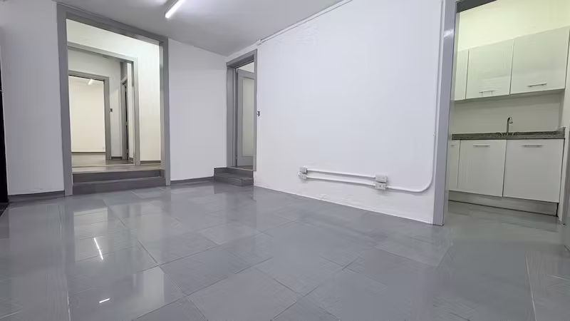 Edificio en Alquiler en Arroyo Hondo para oficina. 900 m2 construccion - 31 parqueos
