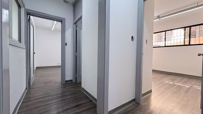 Edificio en Alquiler en Arroyo Hondo para oficina. 900 m2 construccion - 31 parqueos