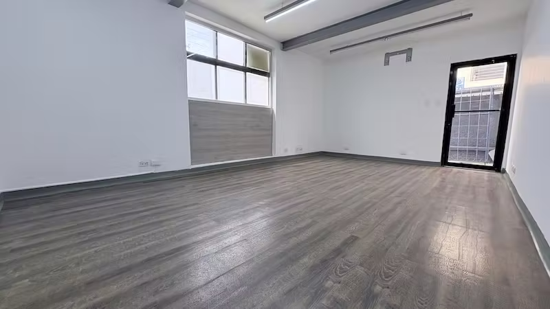 Edificio en Alquiler en Arroyo Hondo para oficina. 900 m2 construccion - 31 parqueos