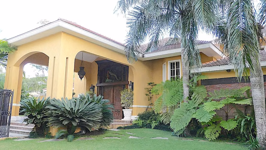 En Cuesta Hermosa III Casa en Venta de Cuatro Habitaciones US$750,000.