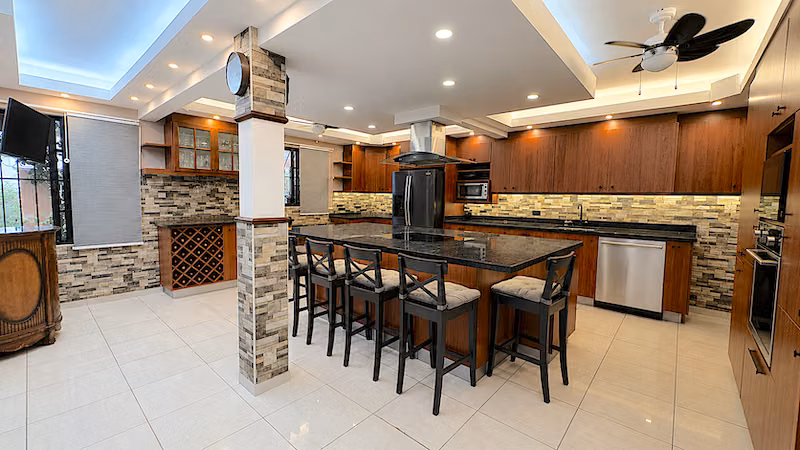 Casa en Venta de Dos Niveles en Residencial Cerrado RD$22,000,000. - Imagen 5