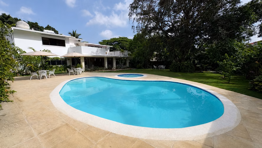 Casa Venta | Perantuen-Arroyo Hondo con patio US$650,000.